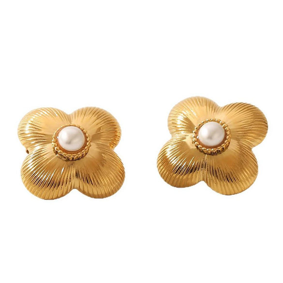 Women's Stainless Steel Flower Pearl Earrings With Vacuum Plating