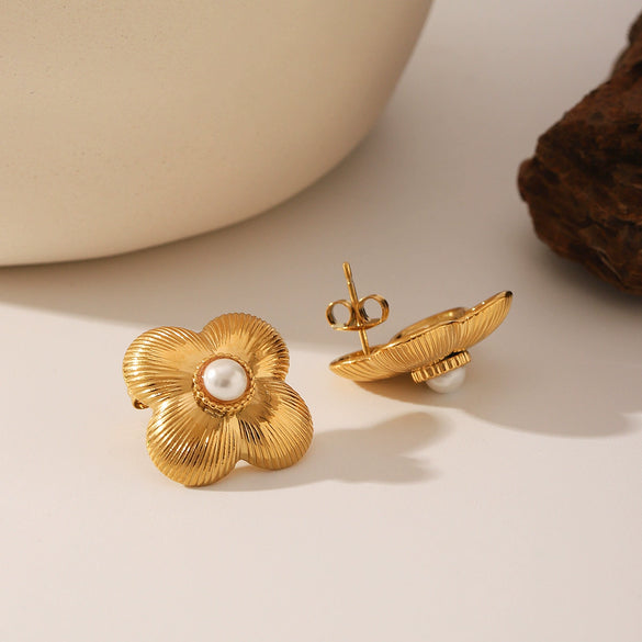 Women's Stainless Steel Flower Pearl Earrings With Vacuum Plating
