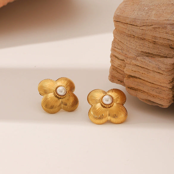 Women's Stainless Steel Flower Pearl Earrings With Vacuum Plating