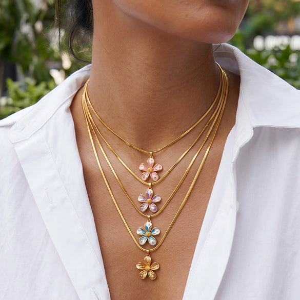 Women's Stainless Steel Geometric Flower Pattern Necklace With Oil Drip Design Vacuum Plated Finish And Rhinestone Accent