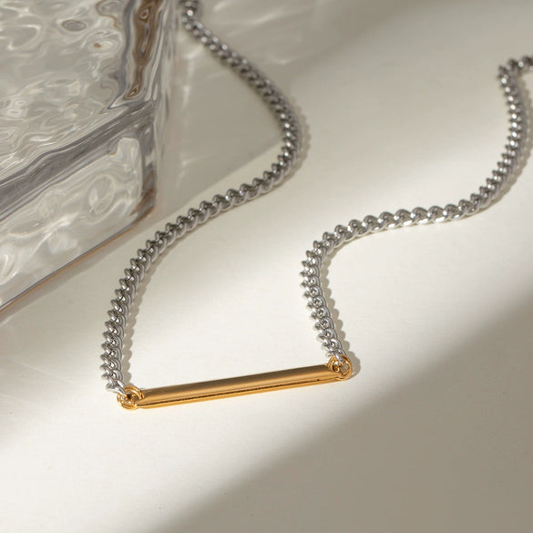 Women's Stainless Steel Geometric Square Pendant Necklace With Electroplating Color Matching And Quiet Design Sense
