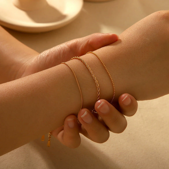 Women's Stainless Steel Geometric Twist Chain Ballpoint Bracelet With Electroplating