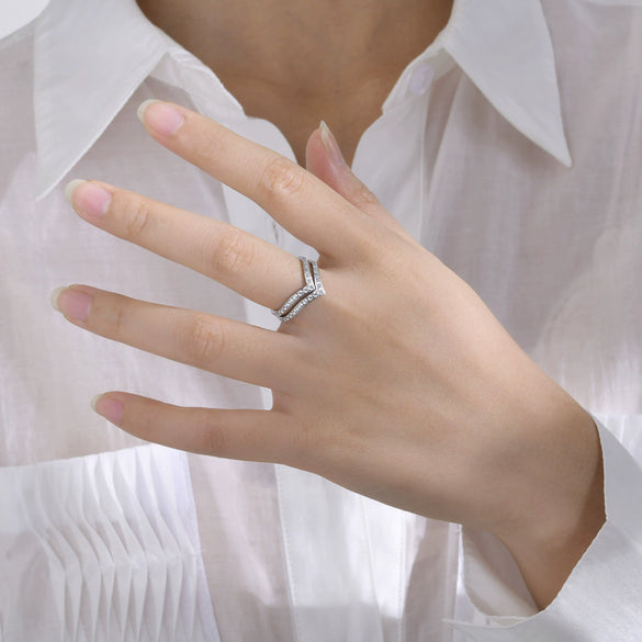 Women's Stainless Steel Geometric Vshaped Zircon Ring Jewelry With Diamond Design