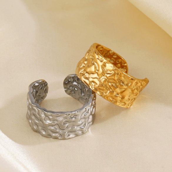Women's Stainless Steel Geometric Wide Face Hammer Pattern Open Ring With Real Gold Plating And Flower Design