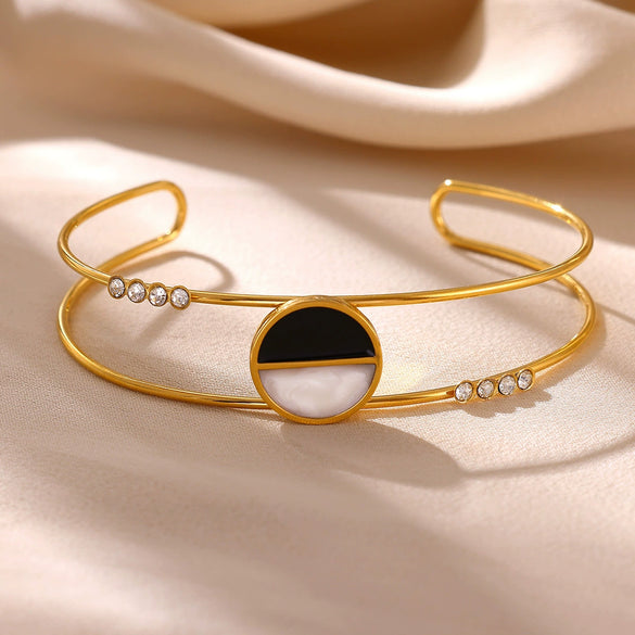 Women's Stainless Steel Goldplated Bracelet With Flower Butterfly And Heart Motifs Modern Minimalist Botanical Jewelry