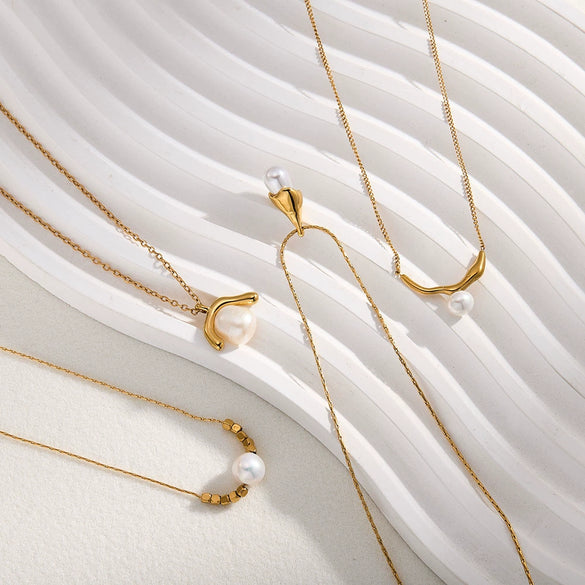Women's Stainless Steel 18K Gold Plated Necklace With Natural Pearl Small Square Geometric Pendant And Regular Clavicle Chain
