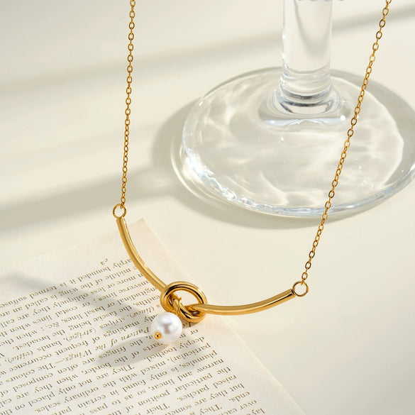 Women's Stainless Steel Knotted Pearl Clavicle Necklace With Geometric Design And 18K Vacuum Plated Finish