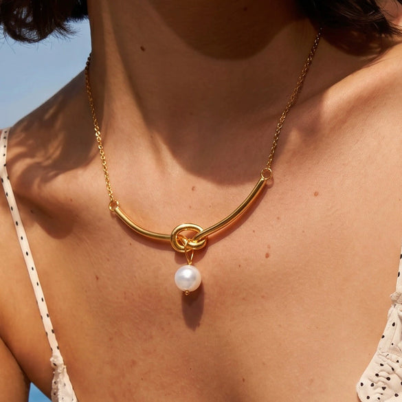 Women's Stainless Steel Knotted Pearl Clavicle Necklace With Geometric Design And 18K Vacuum Plated Finish