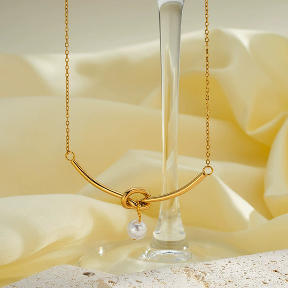 Women's Stainless Steel Knotted Pearl Clavicle Necklace With Geometric Design And 18K Vacuum Plated Finish