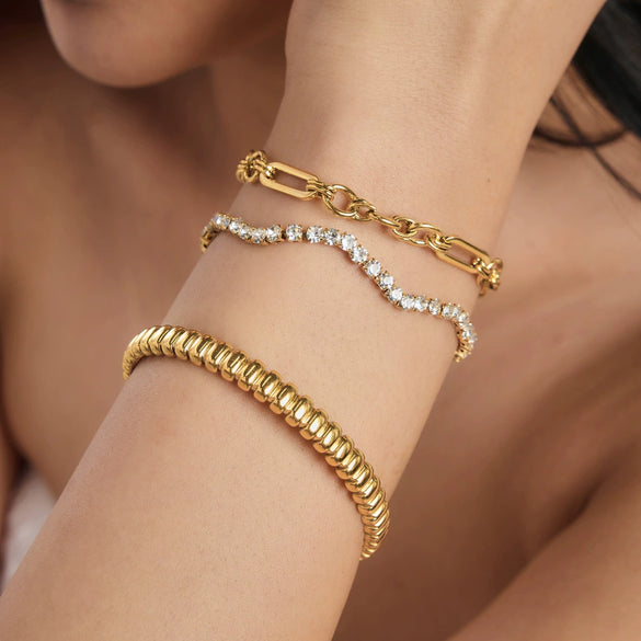 Women's Stainless Steel Necklace And Bracelet Set With Full Diamond Wave Design And Geometric Plated Jewelry