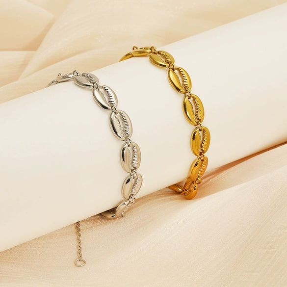Women's Stainless Steel Shell Pendant Necklace With Geometric Design And Cuban Chain Gold Tone Electroplated Fashion Jewelry