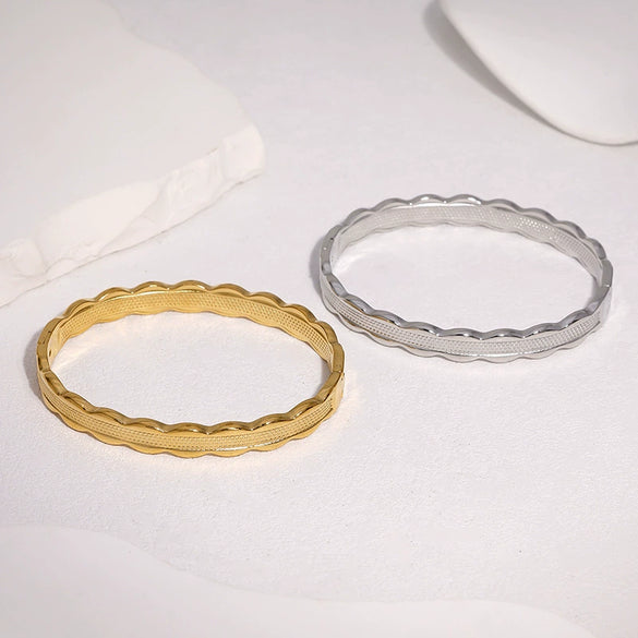 Women's Stainless Steel Wavy Line Bracelet With Plated Finish Colorfast Modern Minimalist Geometric Buckle Design
