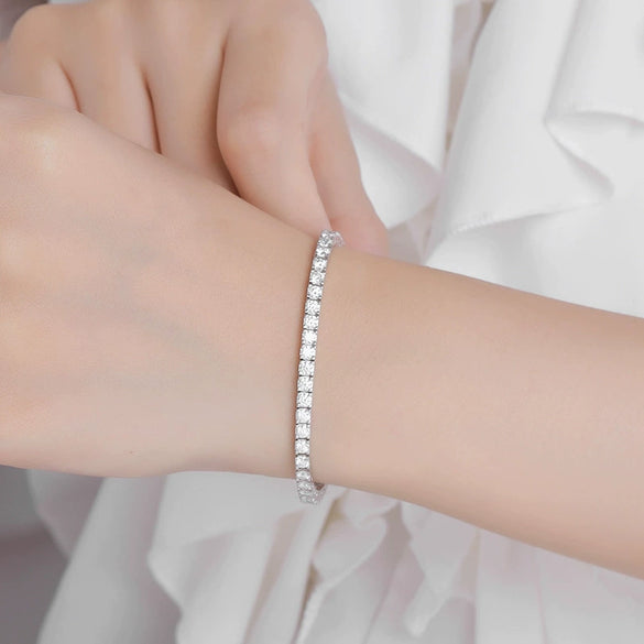 Women's Sterling Silver Moissanite Tennis Chain Bracelet With Spring Buckle Design And Geometric Style