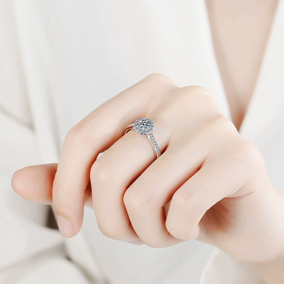 Women's 925 Sterling Silver Ring Plated With Pt950 Gold Set With Moissanite Four Claw Round Bag Design Electroplated
