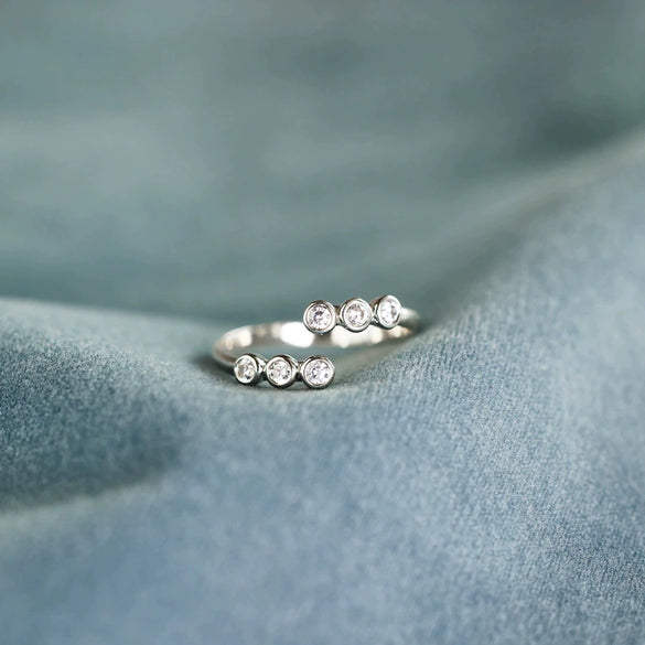 Women's Sterling Silver Round Zircon Ring With Geometric Design And Electroplating Treatment
