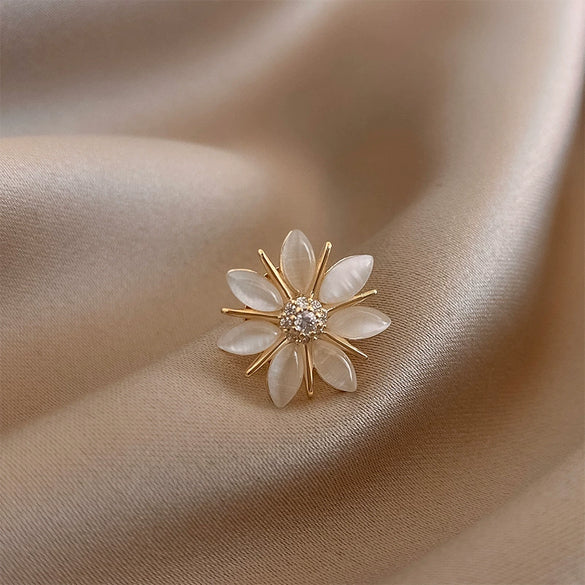 Women's Summer Alloy Brooch With Natural Style And Flower Design Electroplated