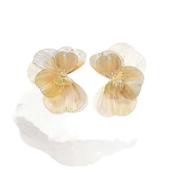 Women's Three Dimensional Hollow Flower Earrings With Stainless Steel Posts Electroplated Metal Design Fashionable Statement Jewelry