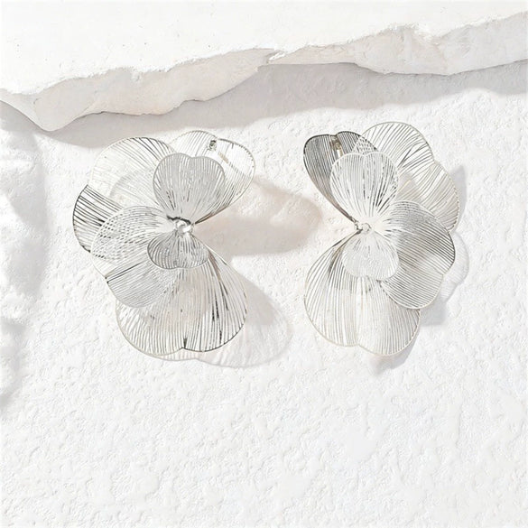 Women's Three Dimensional Hollow Flower Earrings With Stainless Steel Posts Electroplated Metal Design Fashionable Statement Jewelry