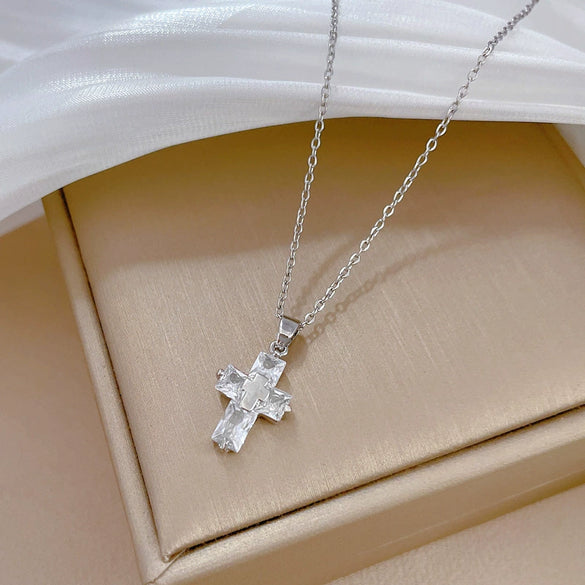 Women's Titanium Steel And Copper Geometric Pattern Cross Flower Light Luxury Fashion Trendy Clavicle Chain With Diamond Design