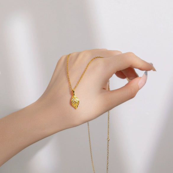Women's Titanium Steel And Copper Necklace With Goldplated Leaves Pendant Niche Design Fashionable And Allmatch