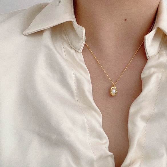 Women's Titanium Steel And Stainless Steel Double Layer Stacked Bowl Bean And Peanut Pearl Clavicle Chain With Leaf Pattern And Electroplating Treatment