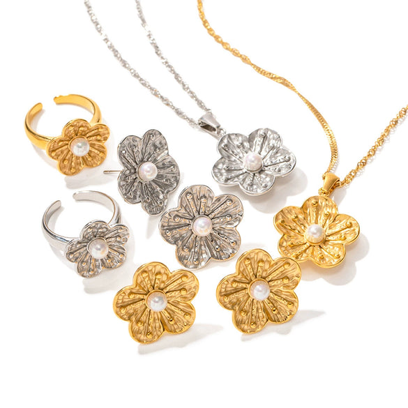 Women's Titanium Steel And Stainless Steel Electroplated Compound Flower Pendant Necklace With Geometric Design