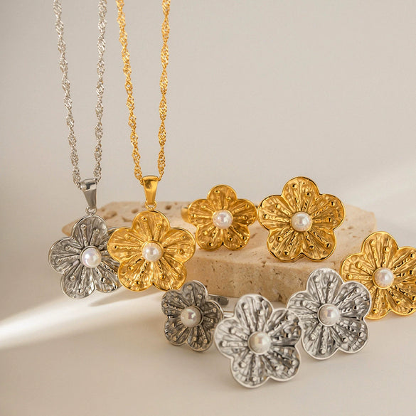 Women's Titanium Steel And Stainless Steel Electroplated Compound Flower Pendant Necklace With Geometric Design