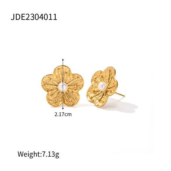 Women's Titanium Steel And Stainless Steel Electroplated Compound Flower Pendant Necklace With Geometric Design