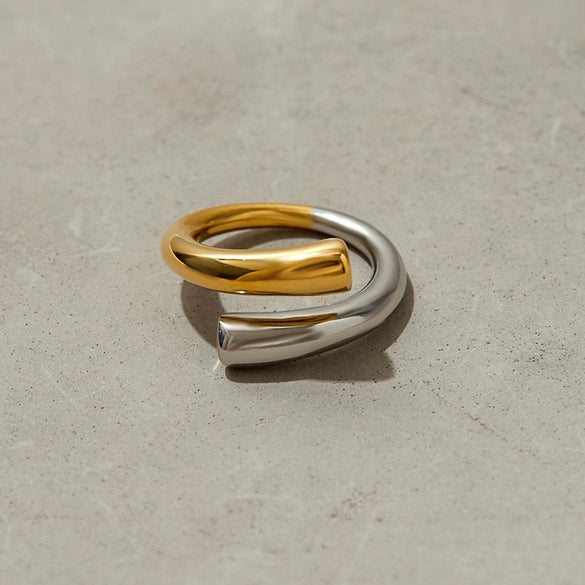 Women's Titanium Steel And Stainless Steel Geometric Ring With Electroplating And Color Matching Design