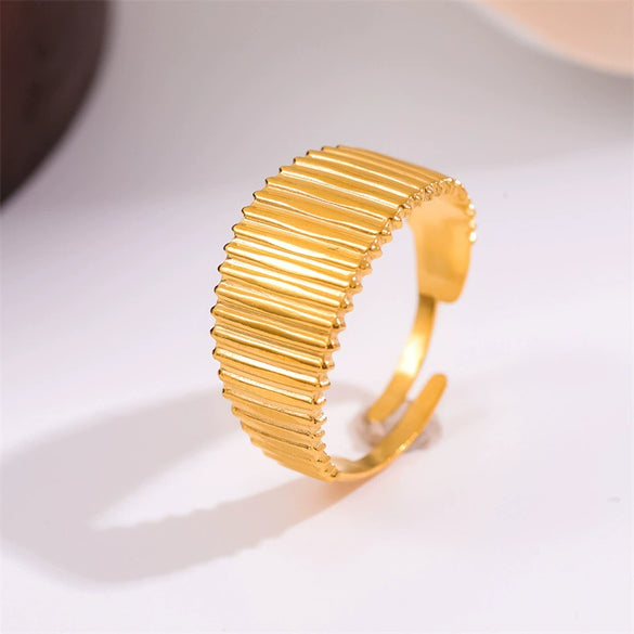 Women's Titanium Steel And Stainless Steel Geometric Vertical Strip Bread Dome Ring With 18K Gold Plated Electroplating