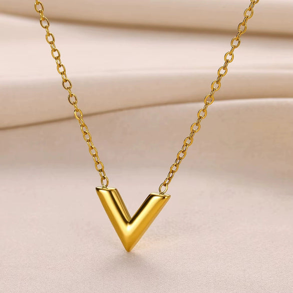 Women's Titanium Steel And Stainless Steel Necklace With Heart And Drop Shape Patterns O Word Chain Light Luxury Style Electroplated