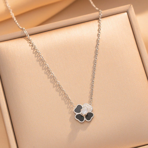 Women's Titanium Steel Clover Leaf Pendant Necklace With Round Link Chain Polished Gold Tone Electroplated Light Luxury Jewelry