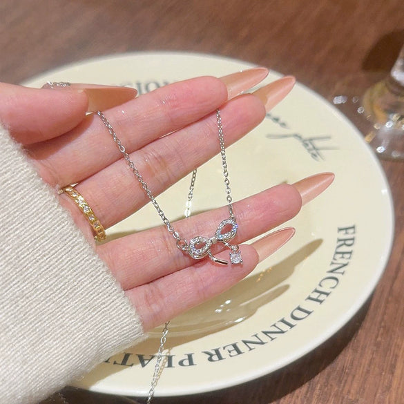 Women's Titanium Steel Copper Microinlaid Zircon Ginkgo Leaf Pendant Necklace With Diamond Design