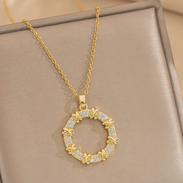 Women's Titanium Steel Donut Geometric Style Zircon Necklace With Vacuum Furnace Electroplating And Diamond Design
