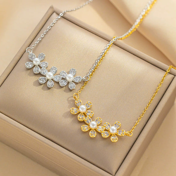 Women's Titanium Steel Flower Pendant Necklace With Electroplating