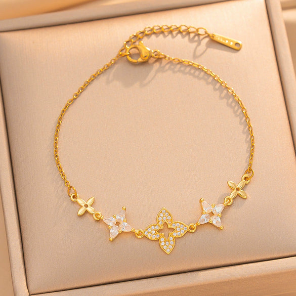 Women’s Titanium Steel Four Leaf Clover Bracelet With Rhombus Pattern And 18K Gold Plated Brass Hardware Vintage Style