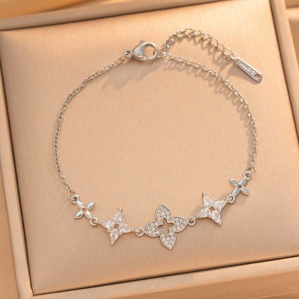 Women’s Titanium Steel Four Leaf Clover Bracelet With Rhombus Pattern And 18K Gold Plated Brass Hardware Vintage Style