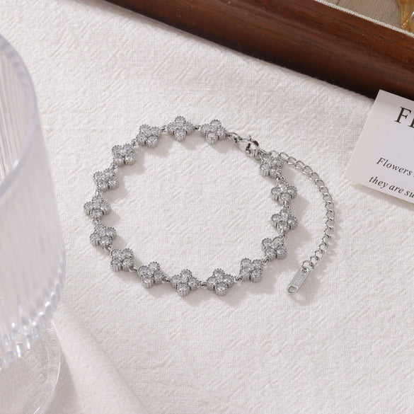 Women's Titanium Steel Geometric Flower Bracelet With Electroplating Design Simple Style