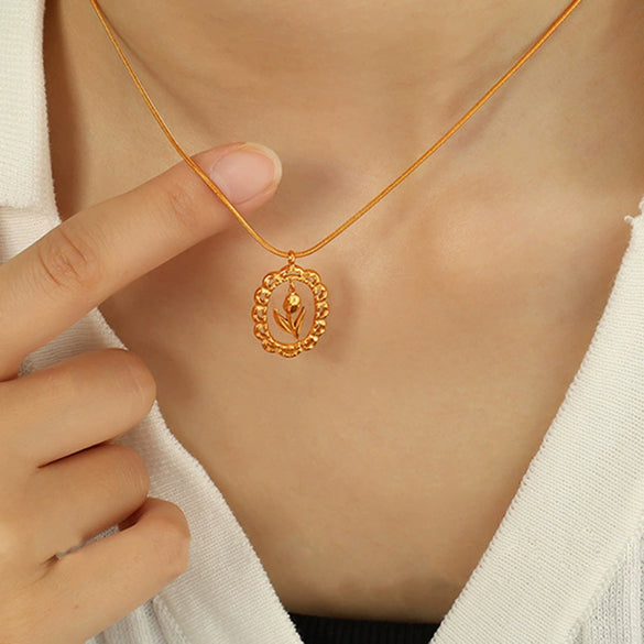 Women's Titanium Steel Geometric Flower Necklace With Diamond Inlay And Snake Bone Chain