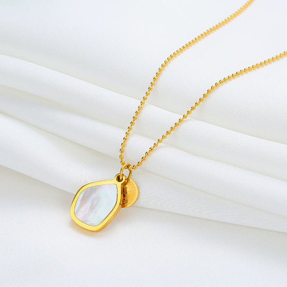 Women's Titanium Steel Geometric O Word Chain Necklace With Electroplating Light Luxury Niche Design Simple Elegant Clavicle Chain