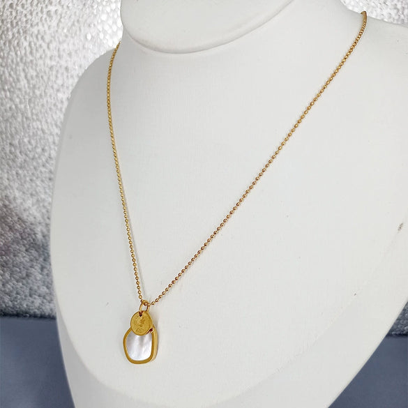 Women's Titanium Steel Geometric O Word Chain Necklace With Electroplating Light Luxury Niche Design Simple Elegant Clavicle Chain