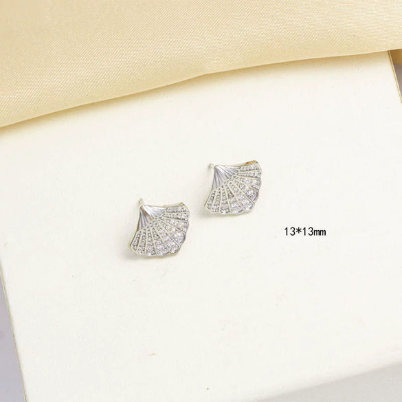 Women's Titanium Steel Jewelry With Shell Gemstones Electroplating Niche Design O Word Chain Collarbone Necklace