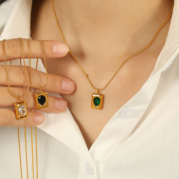 Women's 316L Stainless Steel Necklace With Electroplating Light Luxury Elegant Emerald Retro Design
