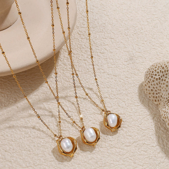 Women's Titanium Steel Plated 18K Gold Peanut Pearl Clavicle Chain Necklace With Bowl Pearl Pendant