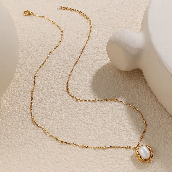 Women's Titanium Steel Plated 18K Gold Peanut Pearl Clavicle Chain Necklace With Bowl Pearl Pendant