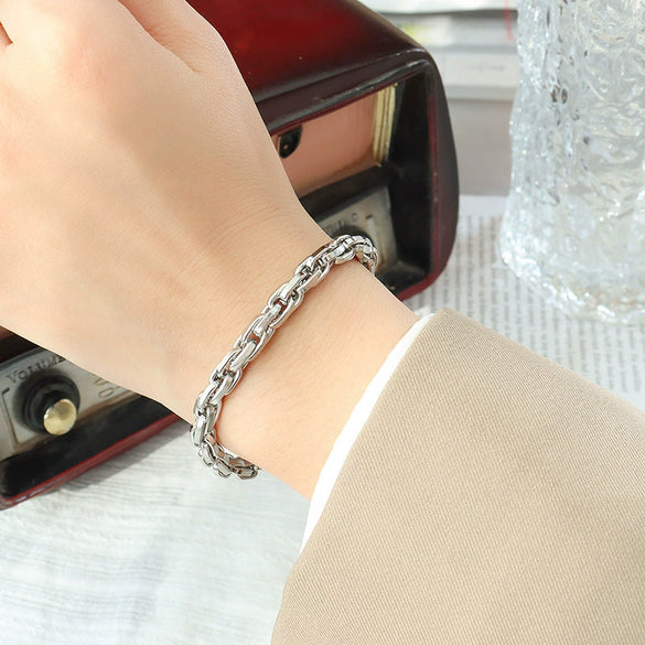 Women's 316L Stainless Steel Thick Chain Bracelet With Interlocking Chain And Geometric Design 18K Gold Plated