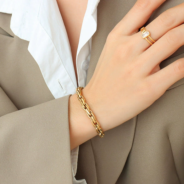 Women's 316L Stainless Steel Thick Chain Bracelet With Interlocking Chain And Geometric Design 18K Gold Plated