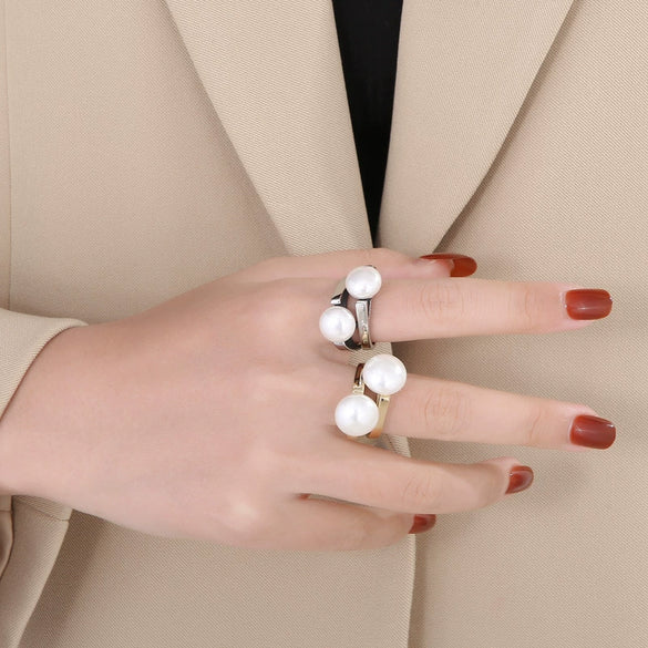 Women's Trendy Retro Personality Stainless Steel And Pearl Ring With Electroplating Treatment