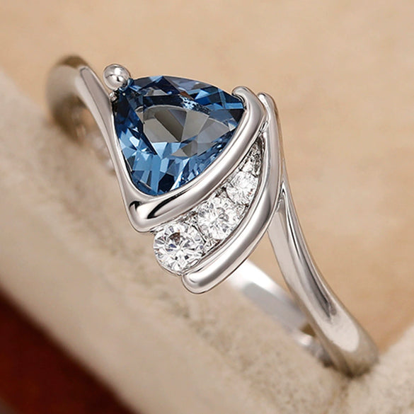 Women's Twisted Arm Triangle Zircon Ring Copper Niche Geometric Style