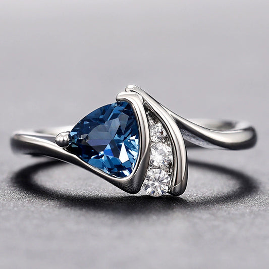 Women's Twisted Arm Triangle Zircon Ring Copper Niche Geometric Style